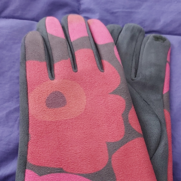 Sueded Gloves - Picture 3 of 6